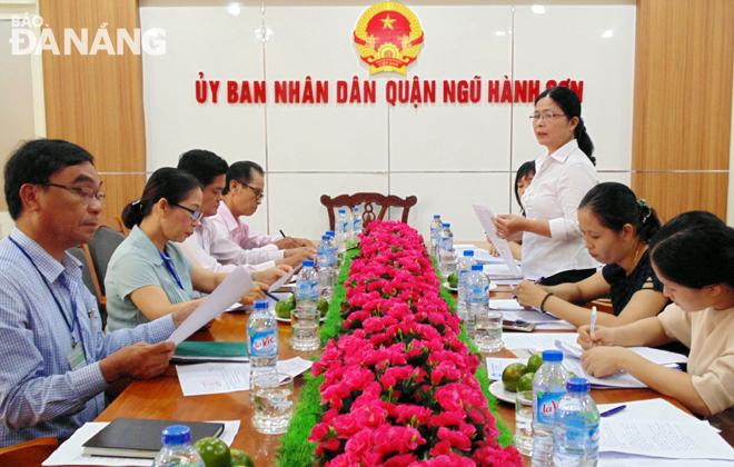 Thường trực Ủy ban MTTQ Việt Nam thành phố giám sát việc thực hiện chính sách, pháp luật của Nhà nước và thành phố về giảm nghèo bền vững giai đoạn 2016-2020 tại UBND quận Ngũ Hành Sơn.