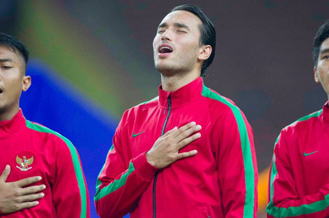 Ezra Walian đã không thể thi đấu cho U23 Indonesia theo phán quyết của FIFA (ảnh BOLASPORT)