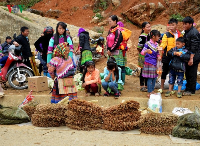 Chợ phiên Cán Cấu là một chợ đặc trưng của đồng bào dân tộc thiểu số (chủ yếu là dân tộc Giáy, Mông - Hoa) vùng Tây Bắc, Việt Nam. 