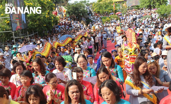 Đông đảo đồng bào Phật giáo và người dân tham dự lễ hội Quán Thế Âm 2019. Ảnh: NGỌC HÀ