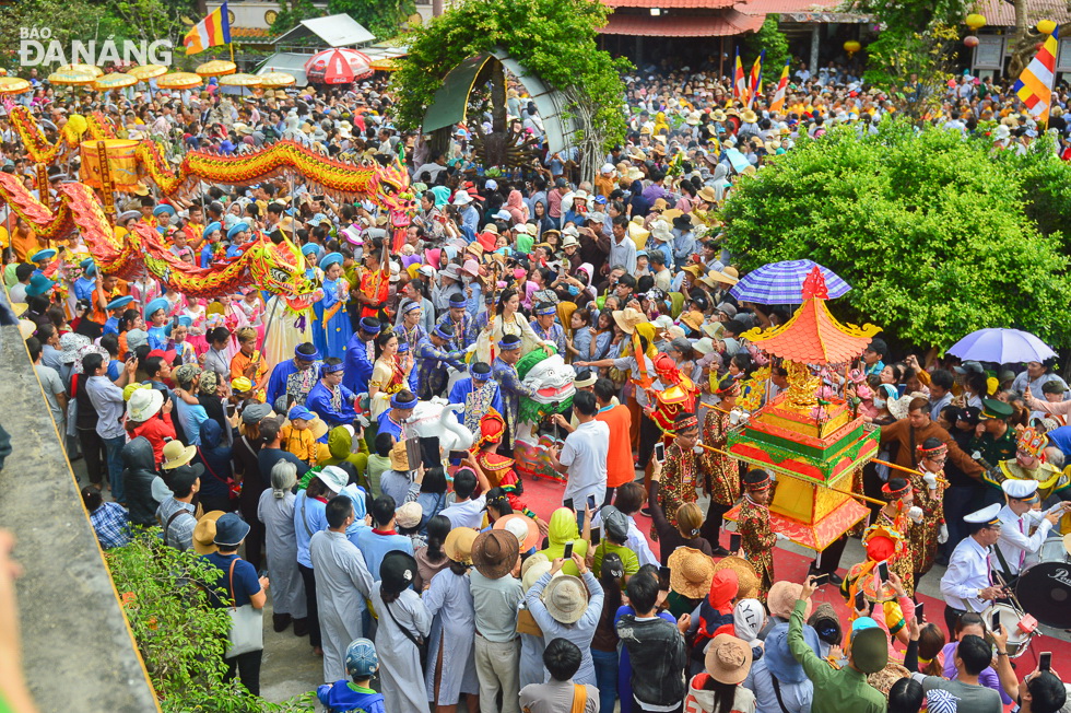  The festival has become a typical cultural - tourism and religious event in the city.