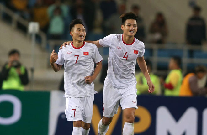 Triệu Việt Hưng (bên trái) cùng các tuyển thủ U23 Việt Nam cần phải cải thiện rất nhiều nếu muốn giành được kết quả khả quan trong trận quyết định cùng U23 Thái Lan vào tối nay (26-3).Ảnh: AFC