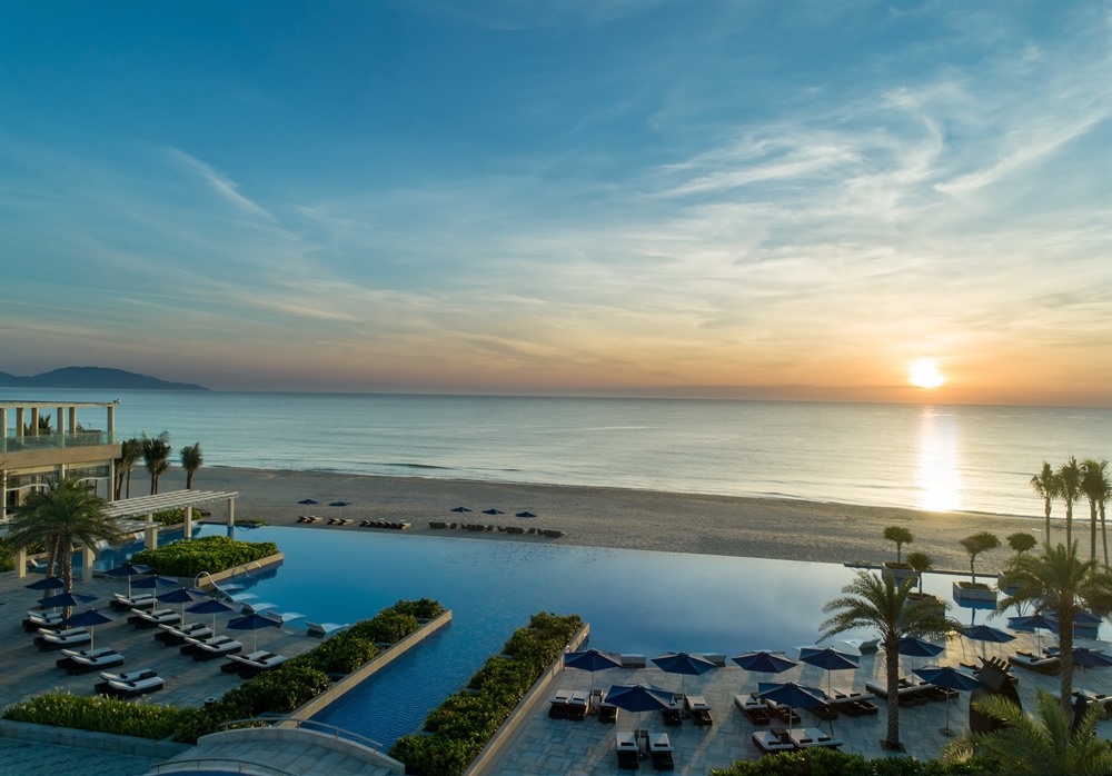 Sheraton Grand Danang is a stylish luxury beachside resort on the stunning white sands of Non Nước beach. – VNS Photo Read more at http://vietnamnews.vn/life-style/507758/sheraton-grand-danang-launches-special-holiday-package.html#PzzsGw2WYO3sLSSC.99