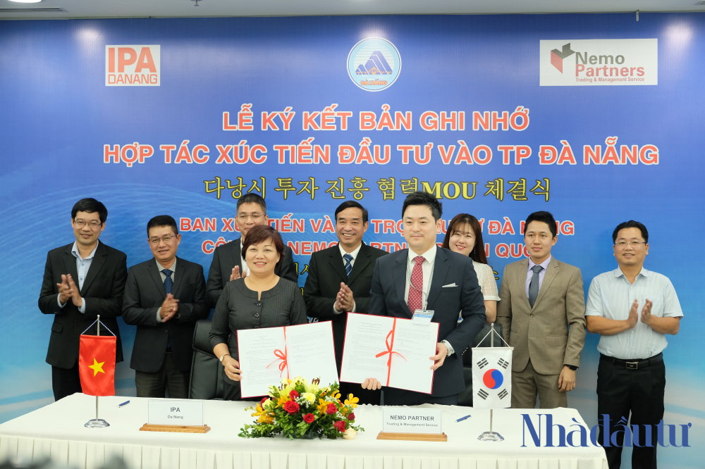 Representatives from the Da Nang Investment Promotion and Support Board and the Nemo Partners at the signing ceremony (Photo: nhadautu.vn)