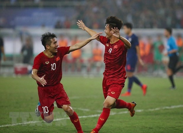Vietnamese players celebrate beating Thailand 4-0 in the last match of Group K at the qualifying round of 2020 AFC U23 Championship in Hà Nội on Tuesday. — VNA/VNS Photo Read more at http://vietnamnews.vn/sports/507877/vn-in-pot-1-for-2020-afc-u23-championship-draw.html#6kpZT2jW6HIQtrkt.99