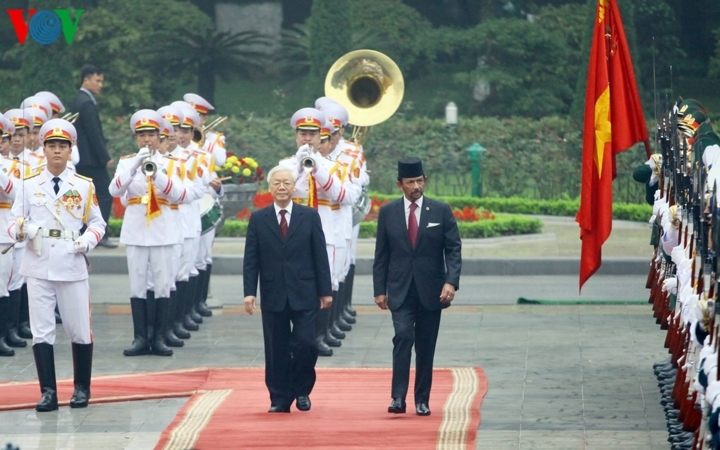 Sáng 27/3, tại Phủ Chủ tịch, Tổng Bí thư, Chủ tịch nước Nguyễn Phú Trọng chủ trì Lễ đón chính thức Quốc vương Brunei theo nghi thức cao nhất dành cho nguyên thủ quốc gia. (Ảnh: Trọng Phú)