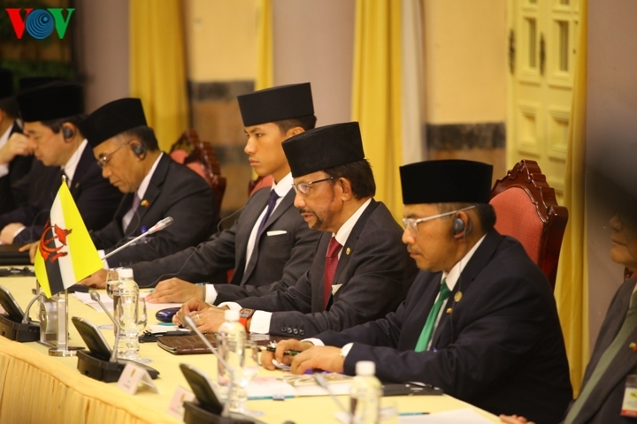 Trong không khí hữu nghị và cởi mở, Tổng Bí thư, Chủ tịch nước Nguyễn Phú Trọng và Quốc vương Haji Hassanal Bolkiah đã trao đổi sâu rộng về quan hệ song phương và các vấn đề quốc tế, khu vực hai bên cùng quan tâm.