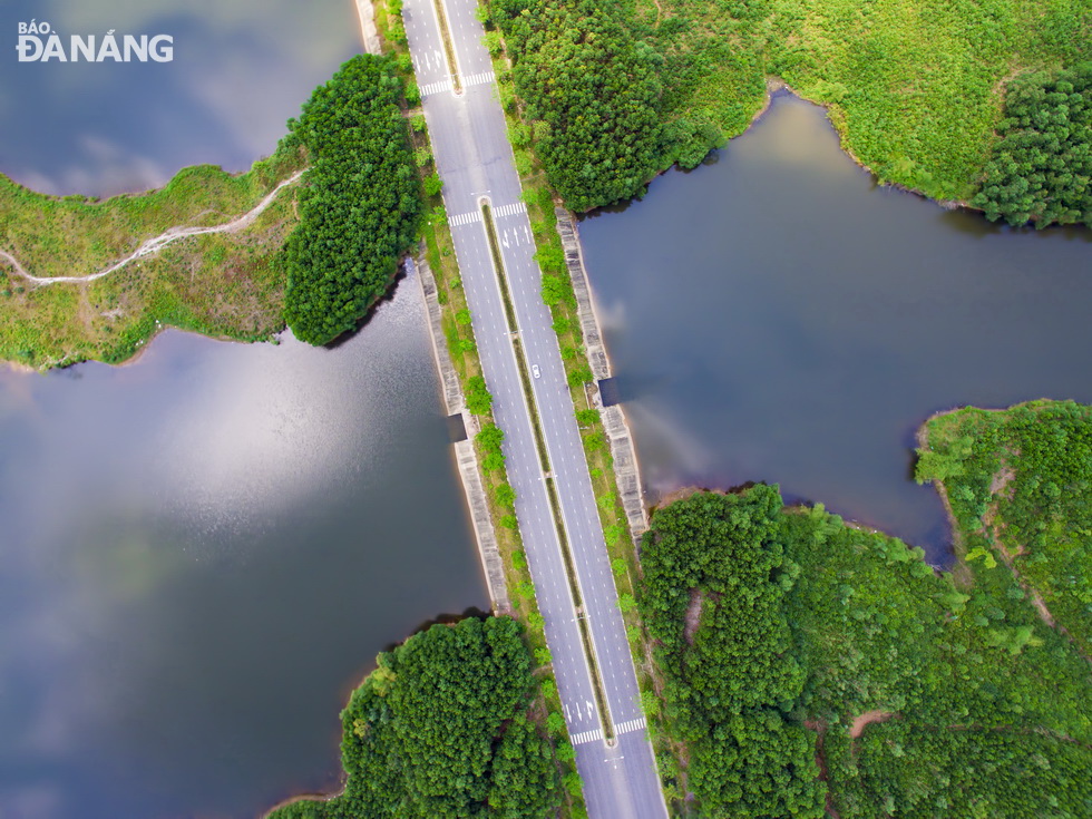 The road has been recognised an a grade II urban street as meeting technical standards of 21m-wide road surface, 3m-wide separating strips, 10m-wide roadside and a speed limit of 60km/h.