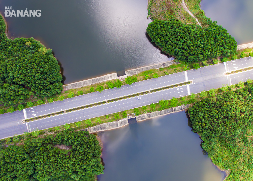 Since it was opened to the traffic, the Hoang Van Thai extended road helps to shorten the travel time from the city centre to the Ba Na Hills tourist site by 15 minutes.