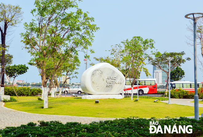 Vườn tượng tại Công viên APEC là công trình chào mừng Tuần lễ Cấp cao APEC 2017 tại Đà Nẵng. Vườn tượng gồm 18 tượng đại diện các nền kinh tế thành viên; thể hiện khát vọng hội nhập mạnh mẽ với thế giới.