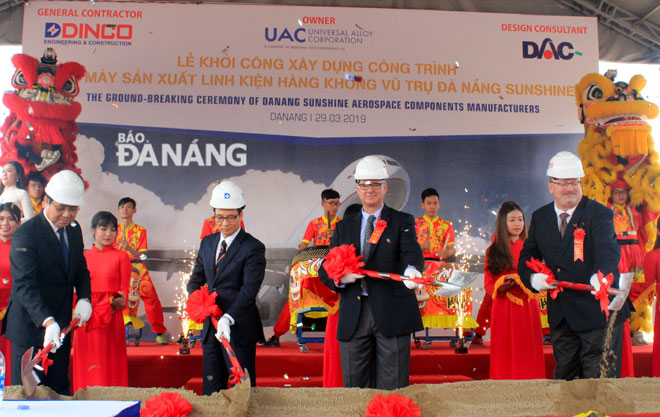  The delegates attending the groundbreaking ceremony for the Sunshine aerospace components factory