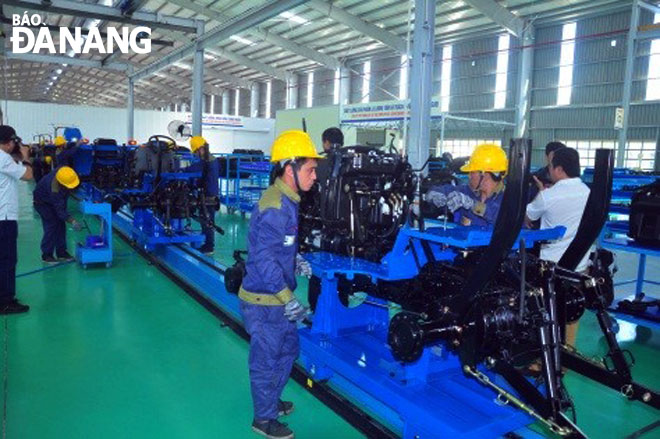 Sự xuất hiện của các doanh nghiệp lớn tại Đà Nẵng đầu năm 2019 được kỳ vọng sẽ kéo các lĩnh vực công nghiệp - dịch vụ phát triển. Ảnh: KHANG NINH