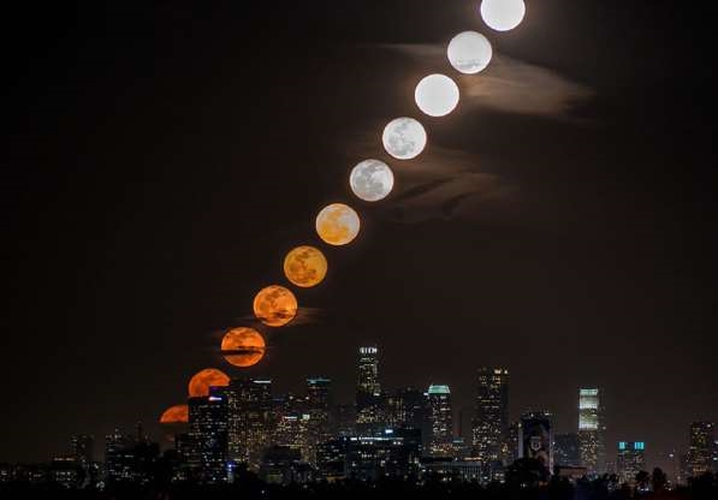 Loạt 11 ảnh được chụp trong vòng 28 phút, ghi lại quá trình Mặt Trăng mọc ở Los Angeles, Mỹ do Dan Marker Moore chụp lại.