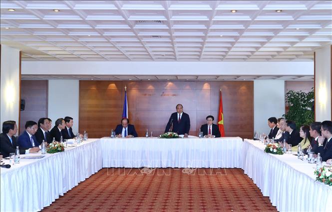 Thủ tướng Nguyễn Xuân Phúc gặp mặt Liên hiệp Hội người Việt tại châu Âu
