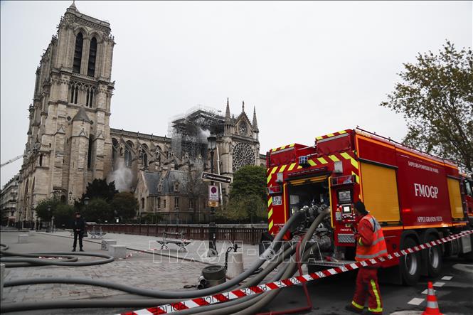 Điều tra nguyên nhân cháy Nhà thờ Đức Bà Paris có thể kéo dài vài tuần