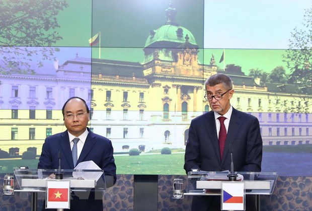 Thủ tướng Nguyễn Xuân Phúc và Thủ tướng Séc đồng chủ trì họp báo