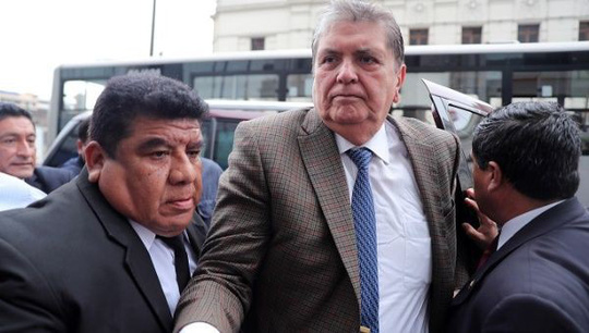 Cựu Tổng thống Peru nói gì trước khi tự bắn vào đầu?