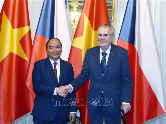 Thủ tướng Nguyễn Xuân Phúc hội kiến Tổng thống CH Séc
