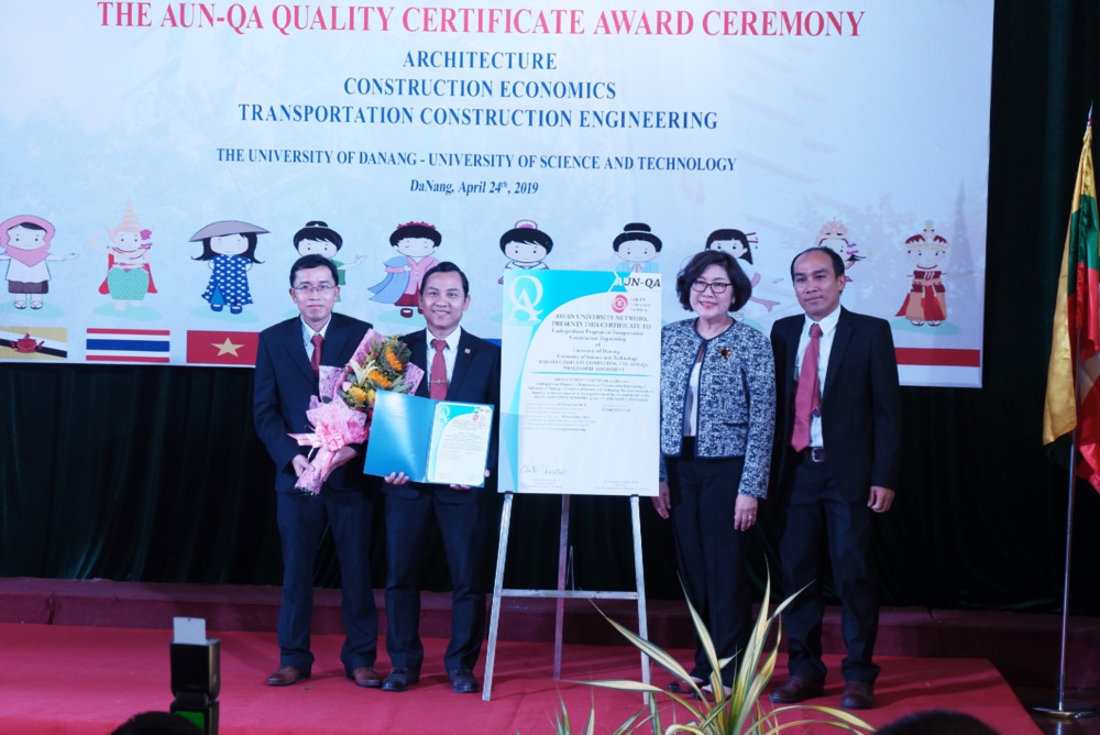 Trường Đại học Bách khoa (ĐH Đà Nẵng) nhận Chứng nhận AUN-QA