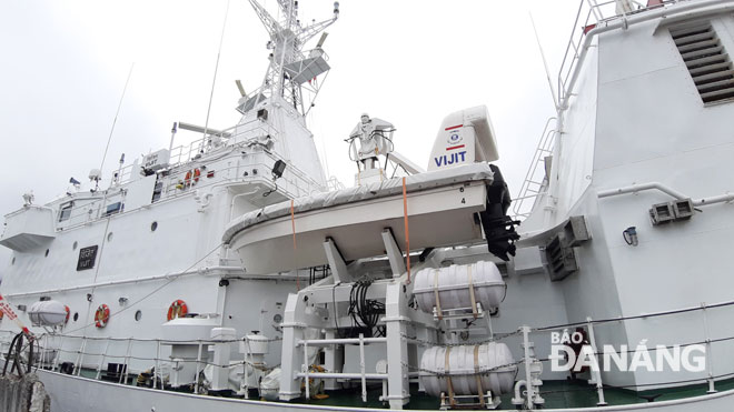 Tàu được trang bị đầy đủ thiết bị hiện đại để thực hiện nhiệm vụ huấn luyện