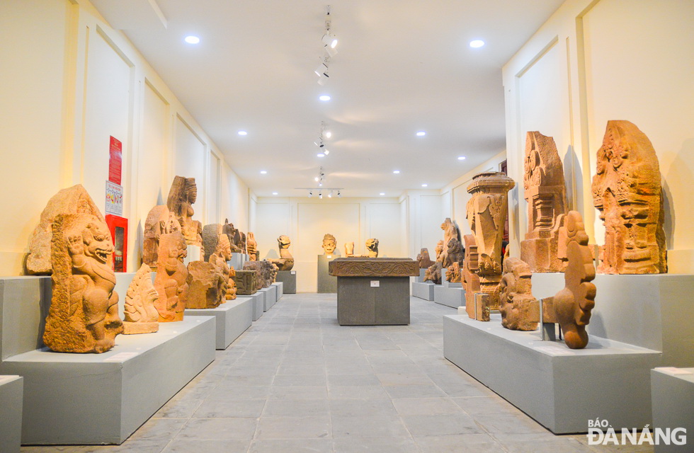 Trong 3 tháng đầu năm 2019, Bảo tàng Điêu khắc Chăm đã cải tạo, chỉnh lý và trưng bày thêm kho mở và phòng trưng bày chuyên đề “Kết quả khai quật khảo cổ di tích tháp Chăm Phong Lệ 2011-2018”