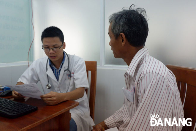 Medical examination in progress at the Da Nang General Hospital