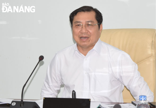 Chủ tịch UBND thành phố Huỳnh Đức Thơ chủ trì buổi làm việc. 	                    Ảnh: HOÀNG HIỆP