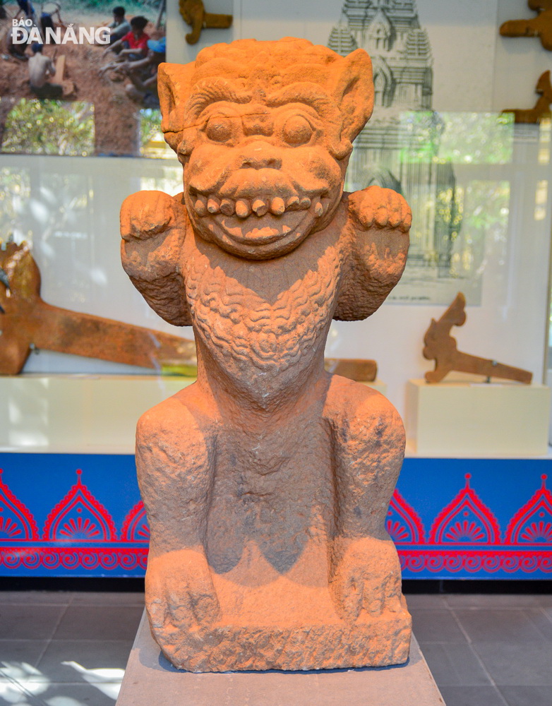 The 1.09m-height, 0.44m-long and 0.45m-wide Simha lion statue. According to domestic resea