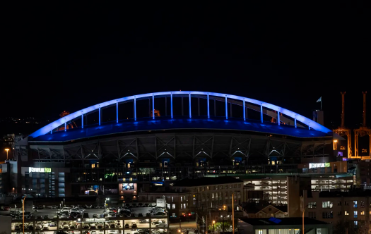 Sân vận động đa năng CenturyLink Field (Hoa Kỳ) thắp ánh sáng xanh trong đêm 2-4.