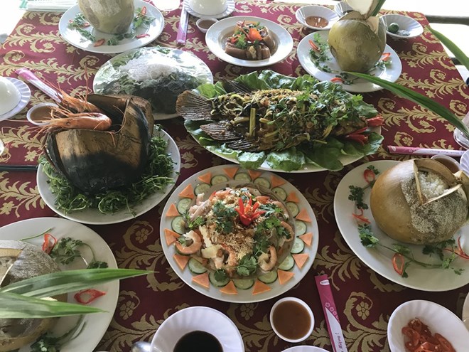 Vietnamese cuisine is ranked among the 15 favourite cuisines in the world, according to a survey conducted by YouGov, a UK global public opinion and data company. (Photo: VNA)