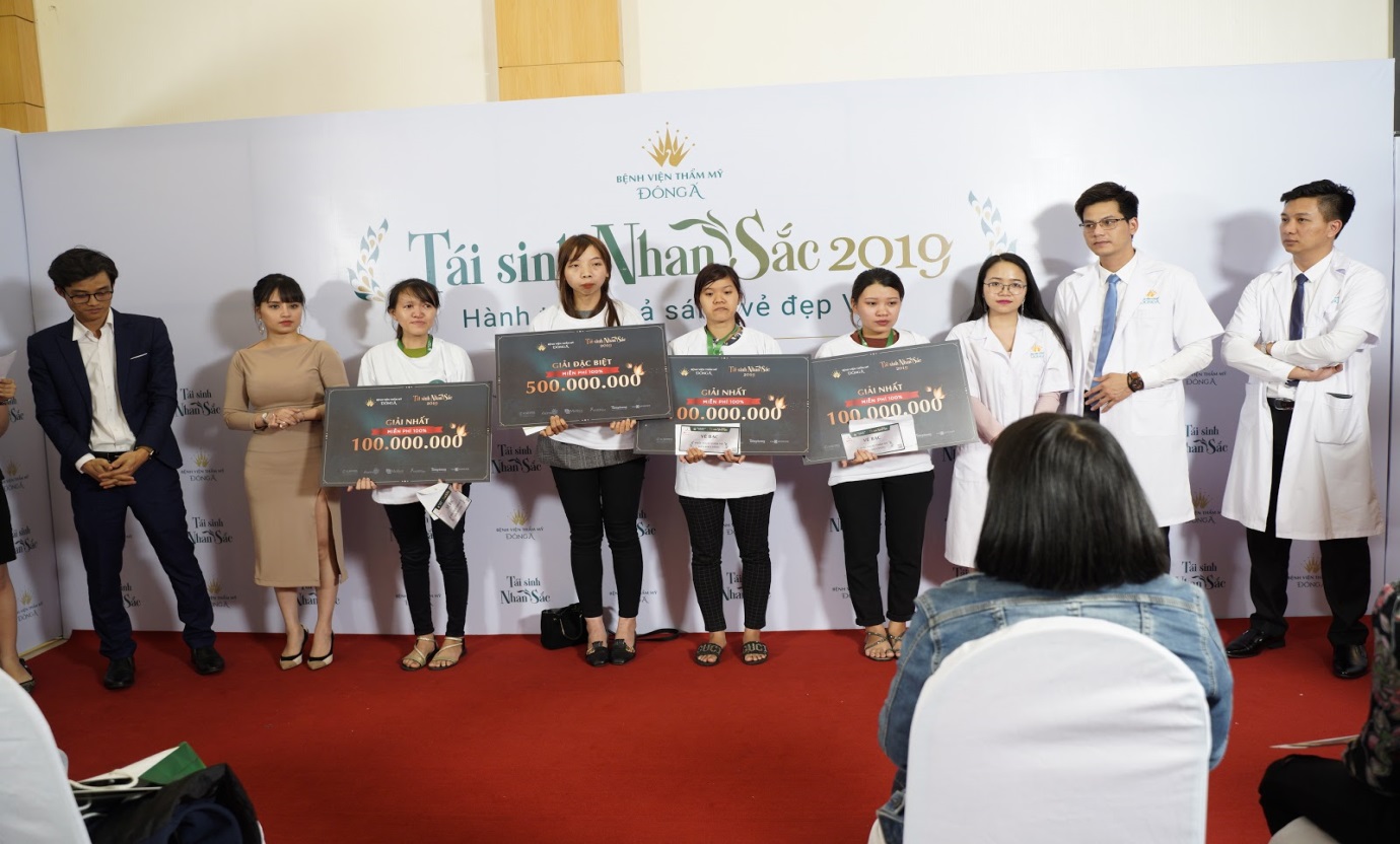Vòng tuyển chọn trực tiếp Tái sinh nhan sắc 2019 tại Đà Nẵng đã tìm ra chủ nhân của những tấm vé phẫu thuật thẩm mỹ.