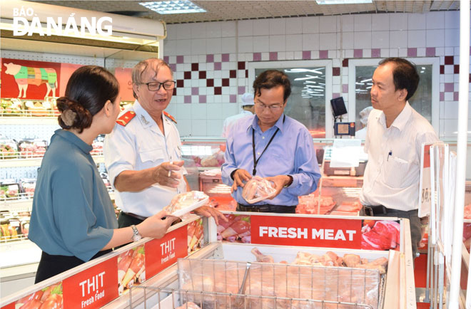 The municipal Food Safety Management Board examining pork products at a local supermarket