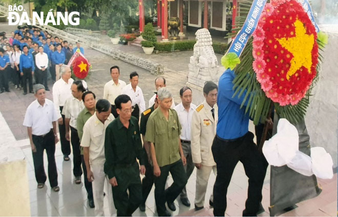 Hội Cựu chiến binh quận Cẩm Lệ dâng hương tưởng nhớ các anh hùng, liệt sĩ nhân dịp 27-7.
