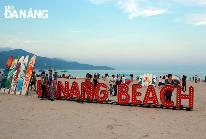 Chương trình khai trương Mùa du lịch biển và chương trình Điểm hẹn mùa hè đã trở thành “thương hiệu” của Đà Nẵng mỗi dịp hè đến. TRONG ẢNH: Khai trương Mùa du lịch biển 2018.