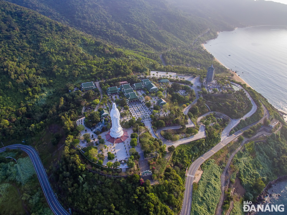 The construction of this pagoda has marked the significant development of Vietnamese Buddhism in the 21st century. The pagoda is a special place linking Heaven and Earth.