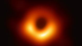 Hình ảnh Hố đen được công bố. Ảnh: BBC