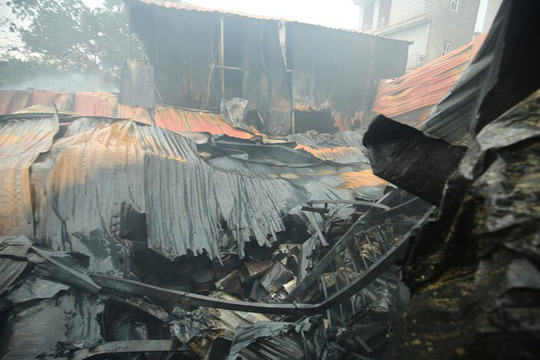 hiện trường vụ hỏa hoạn khiến ít nhất 8 người tử vong - Ảnh: MQ