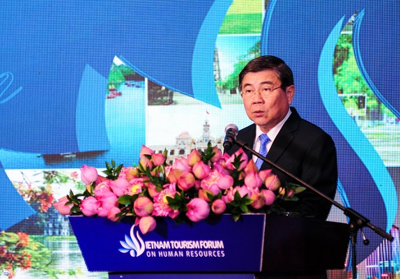 Chủ tịch UBND TP Hồ Chí Minh Nguyễn Thành Phong cho rằng nguồn nhân lực là một trong những điểm nghẽn của ngành du lịch hiện nay.