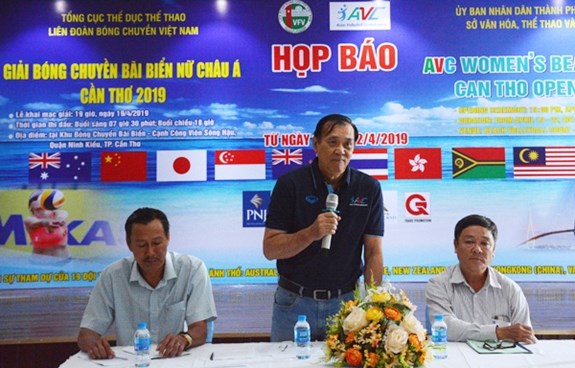 At a press conference to introduce the tournament on April 12 (Photo: qdnd.vn)