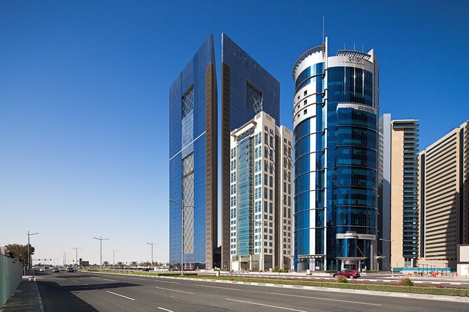 Qatar Financial Centre (QFC) được xây dựng năm 2005 để phát triển ngành công nghiệp tài chính của nước này. Họ tin rằng QFC có thể trở thành trung tâm dịch vụ tài chính tại Vùng Vịnh nhờ sự ổn định và nền tảng vốn dồi dào.
