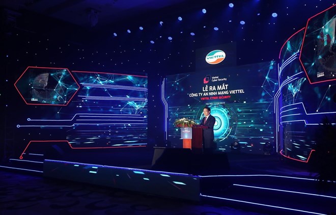 Maj. Gen. Le Dang Dung, Acting Chairman and General Director of the Viettel group, speaks at the ceremony to debut the Viettel Cyber Security Company on 12 April (Photo: VNA)