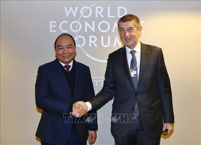 Thủ tướng Nguyễn Xuân Phúc hội kiến Thủ tướng Cộng hòa Séc Andrej Babiš bên lề Hội nghị thường niên Diễn đàn Kinh tế thế giới tại Davos (Thụy Sĩ), sáng 25/1/2019. Ảnh: Thống Nhất/TTXVN