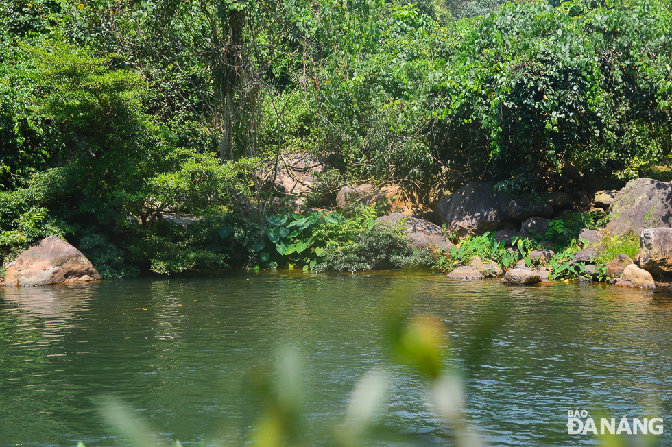 Tour guides will design different tours to the Ta Lang and Gian Bi villages depending on time required by visitors. Tour bookers are asked to prepare such neccesary items as insect repellent, hats and gloves in order to be able to experience their best moments during the trip to these places.