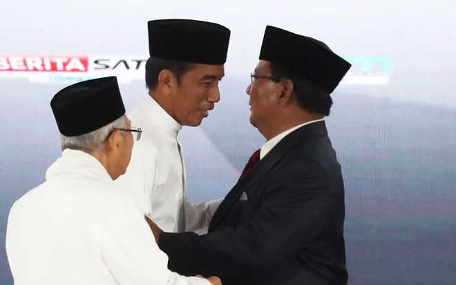 Indonesian President Joko Widodo (second from left), and presidential candidate Prabowo Subianto after their last presidential debate in Jakarta on April 13 (Source: asia.nikkei.com)