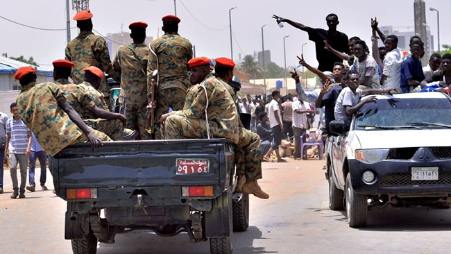 Hội đồng quân sự chuyển tiếp sẽ lãnh đạo Sudan trong 2 năm. Ảnh: Reuters 