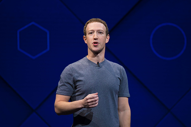 Mark Zuckerberg, CEO kiêm chủ tịch Facebook, tỷ phú công nghệ bị đề xuất từ chức nhiều nhất trong năm qua. Ảnh Reuters