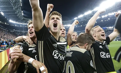 Sau khi loại Real, Ajax lại làm nên lịch sử khi đánh bại Juventus để vào bán kết. Ảnh: Rex.