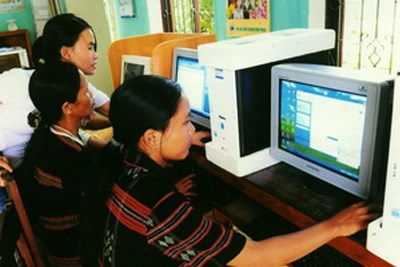PM Nguyen Xuan Phuc approved a project on boosting IT use in ethnic minority areas. (Photo: thoibaotaichinhvietnam.vn)
