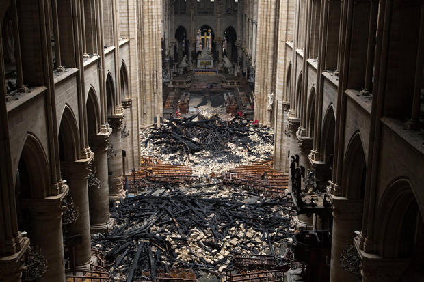Bên trong nhà thờ sau đám cháy. Ảnh: AFP