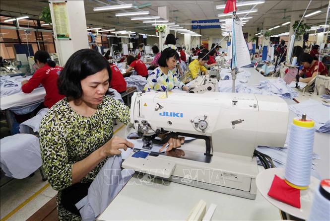 Kinh tế vĩ mô Việt Nam kiên trì cải cách trong bối cảnh thế giới bất định. Ảnh: TTXVN